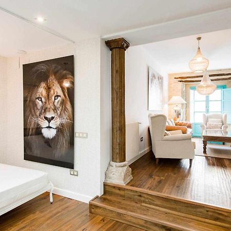 Revitalized Apartment In Historical Building Girona Kültér fotó
