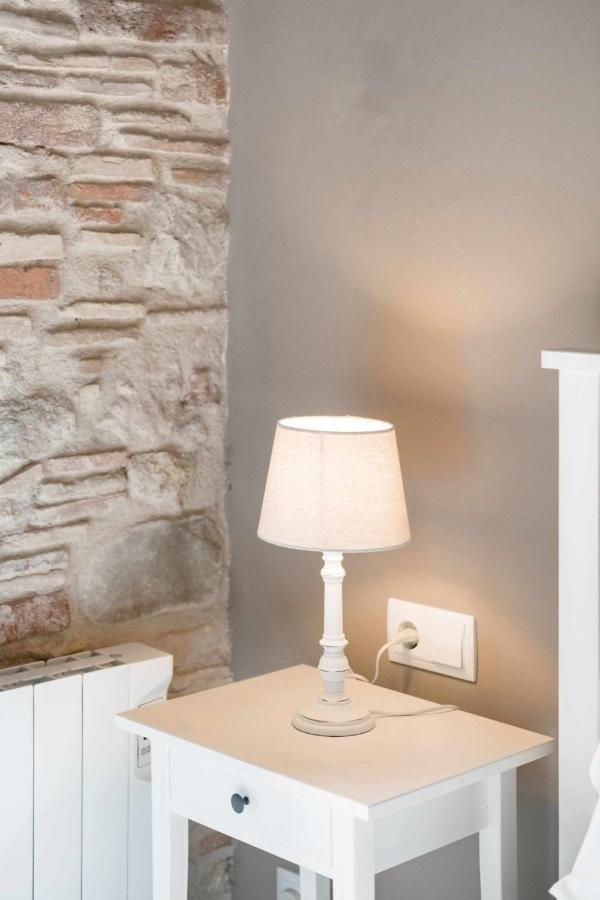 Revitalized Apartment In Historical Building Girona Kültér fotó
