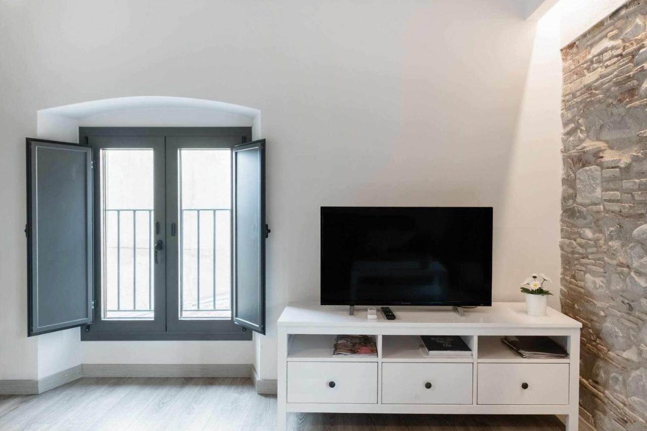 Revitalized Apartment In Historical Building Girona Kültér fotó
