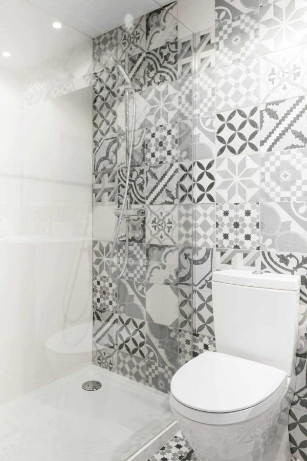 Revitalized Apartment In Historical Building Girona Kültér fotó