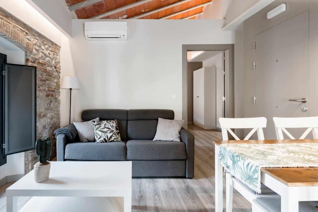 Revitalized Apartment In Historical Building Girona Kültér fotó