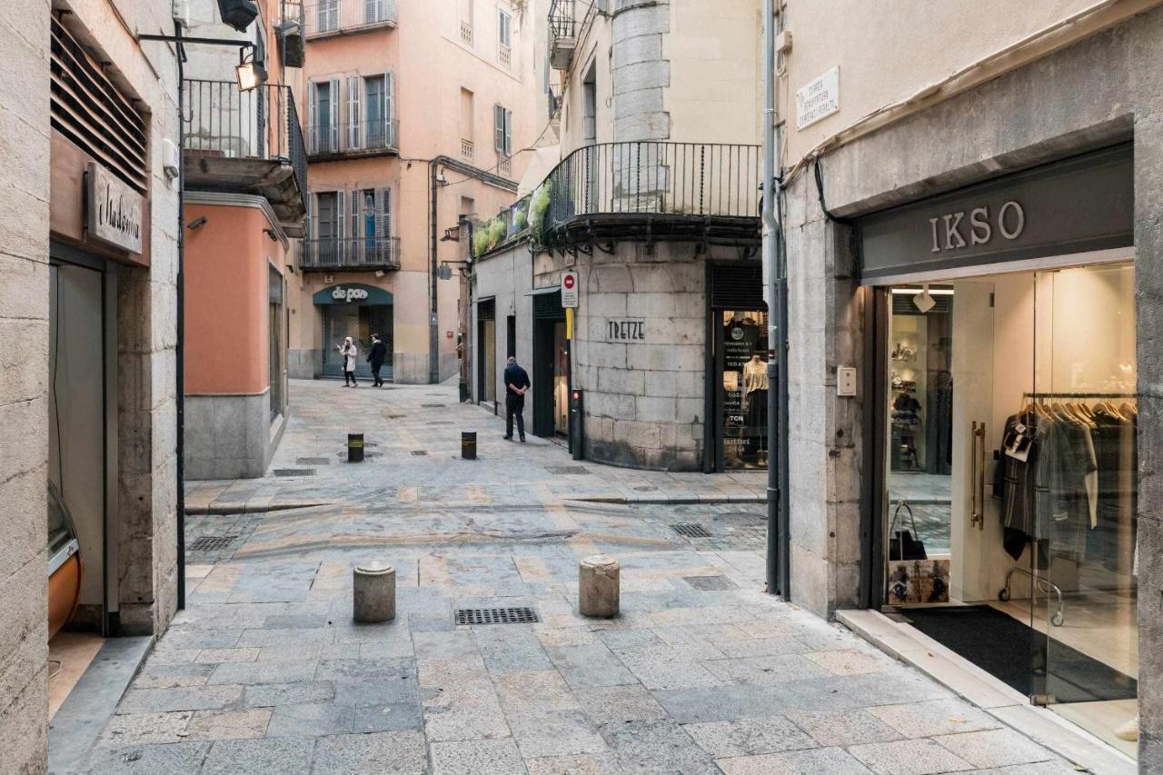 Revitalized Apartment In Historical Building Girona Kültér fotó