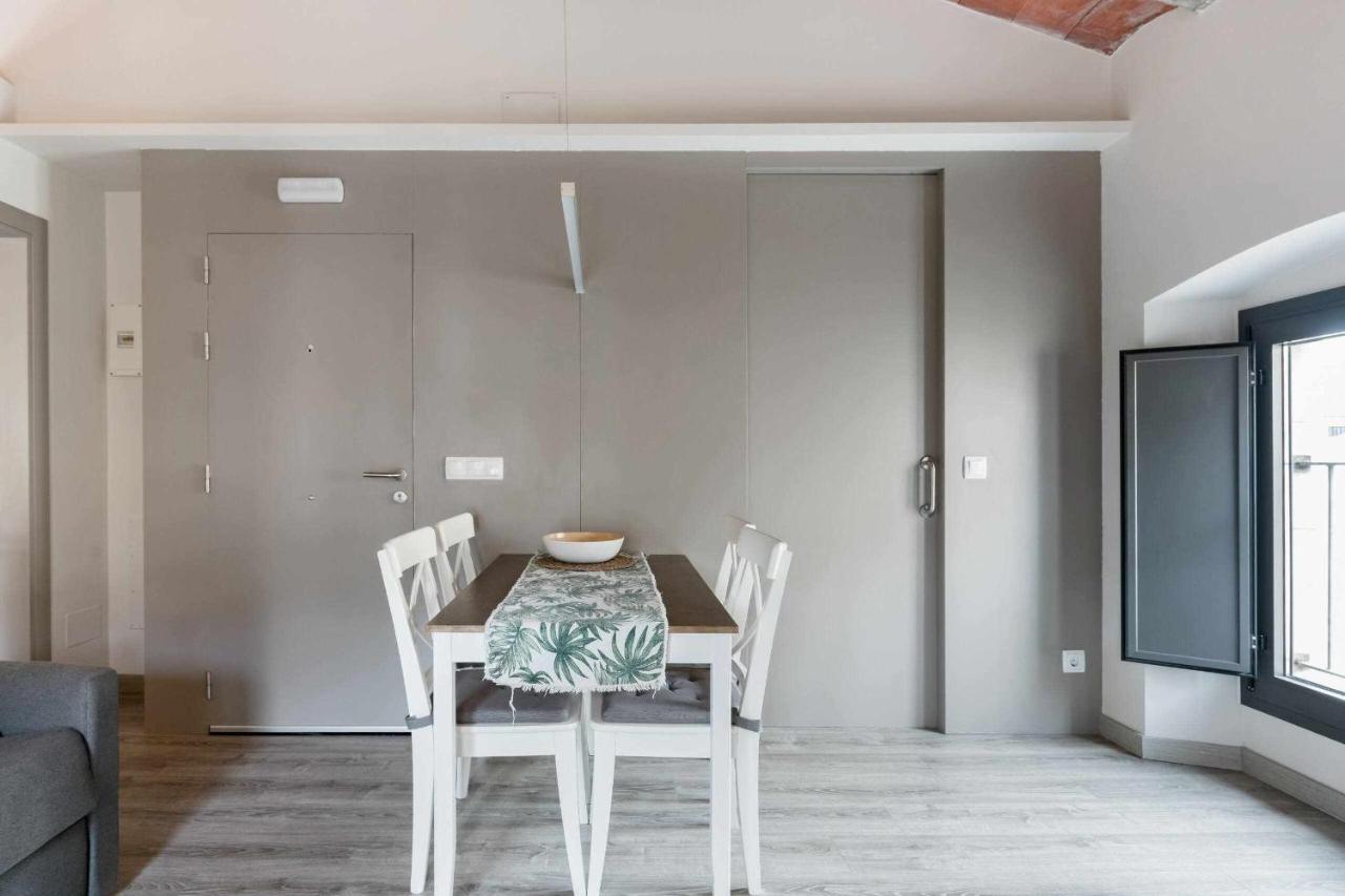 Revitalized Apartment In Historical Building Girona Kültér fotó
