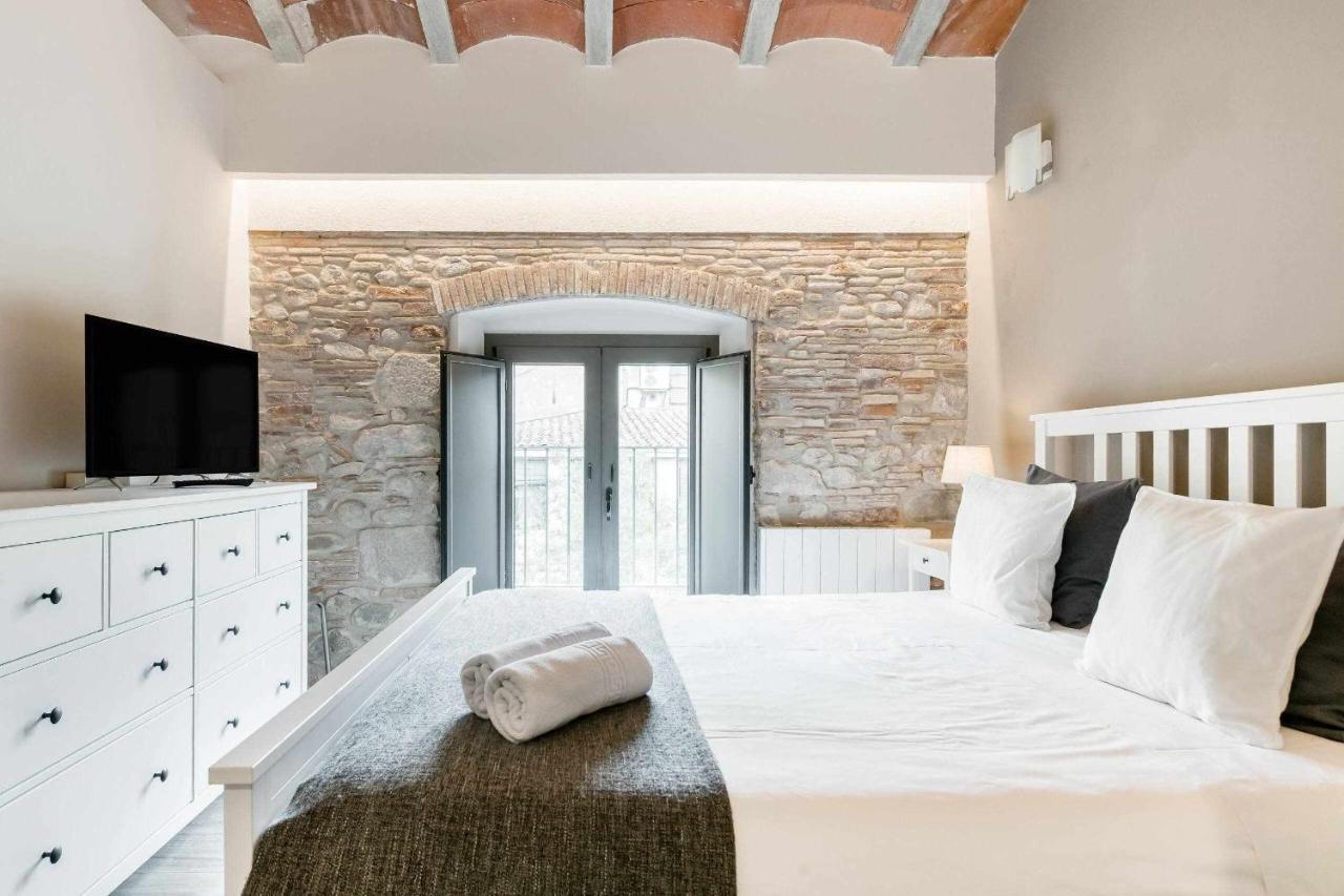Revitalized Apartment In Historical Building Girona Kültér fotó